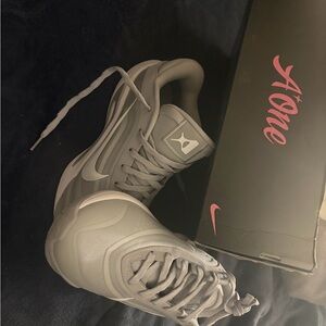 Nike Women’s Sneakers in Light Gray